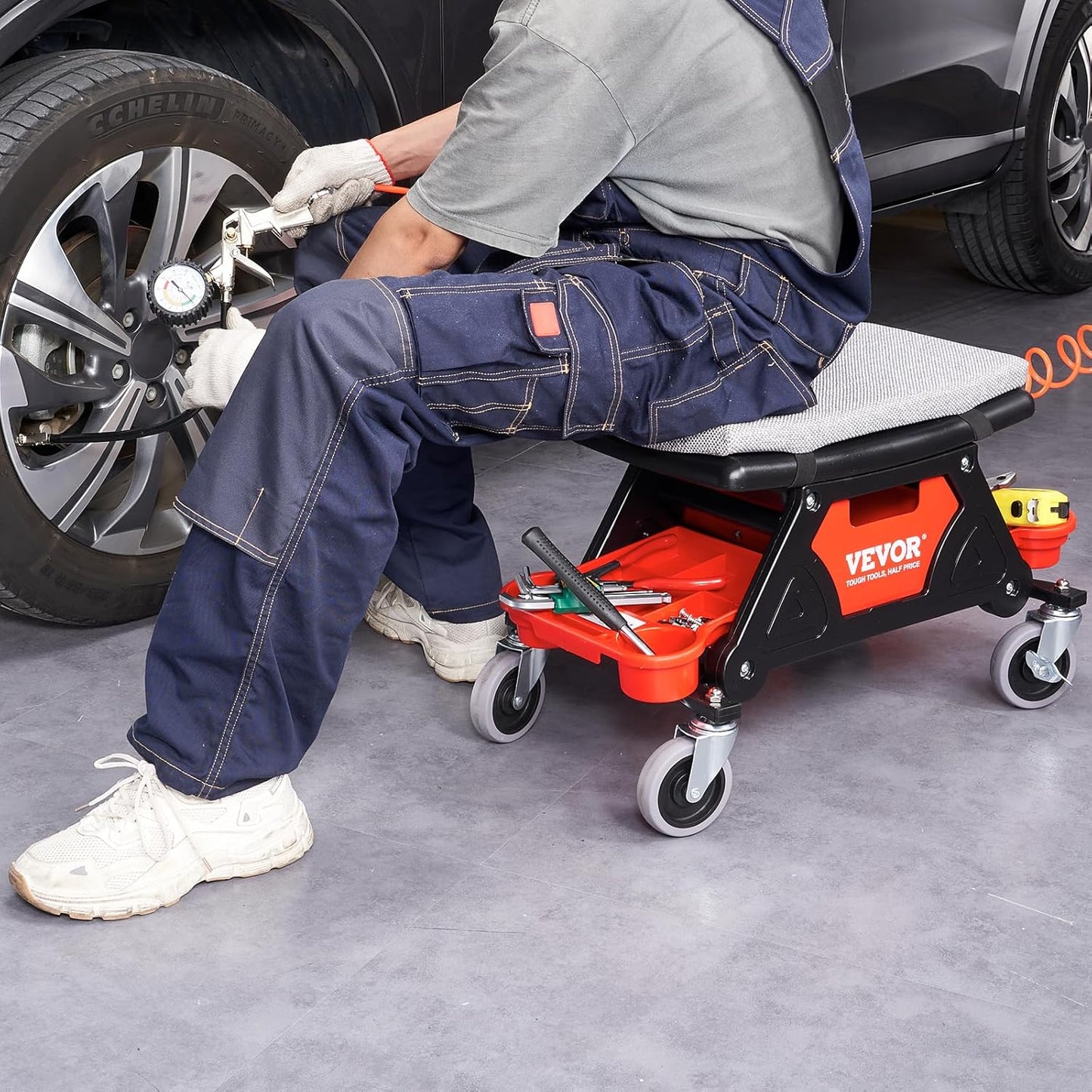VEVOR Mechanic Stool 300 LBS Capacity Garage Stool Gift for Men, Heavy Duty Rolling Mechanics Seat, with Three Slide Out Tool Trays and Drawer, Tools for Automotive Auto Repair